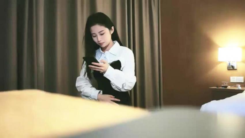 草莓修车—深夜场长相清纯极品黑色长裙妹子