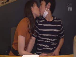 MIAA-745 「現在！在這裡！成功KISS的話，今天就讓你中出」 欺負的小惡魔在路上KISS挑逗讓被虐狂男淪陷的緊張接吻約會！用獎勵的逆播種SEX之下蛋蛋被掏空的我… 東條夏